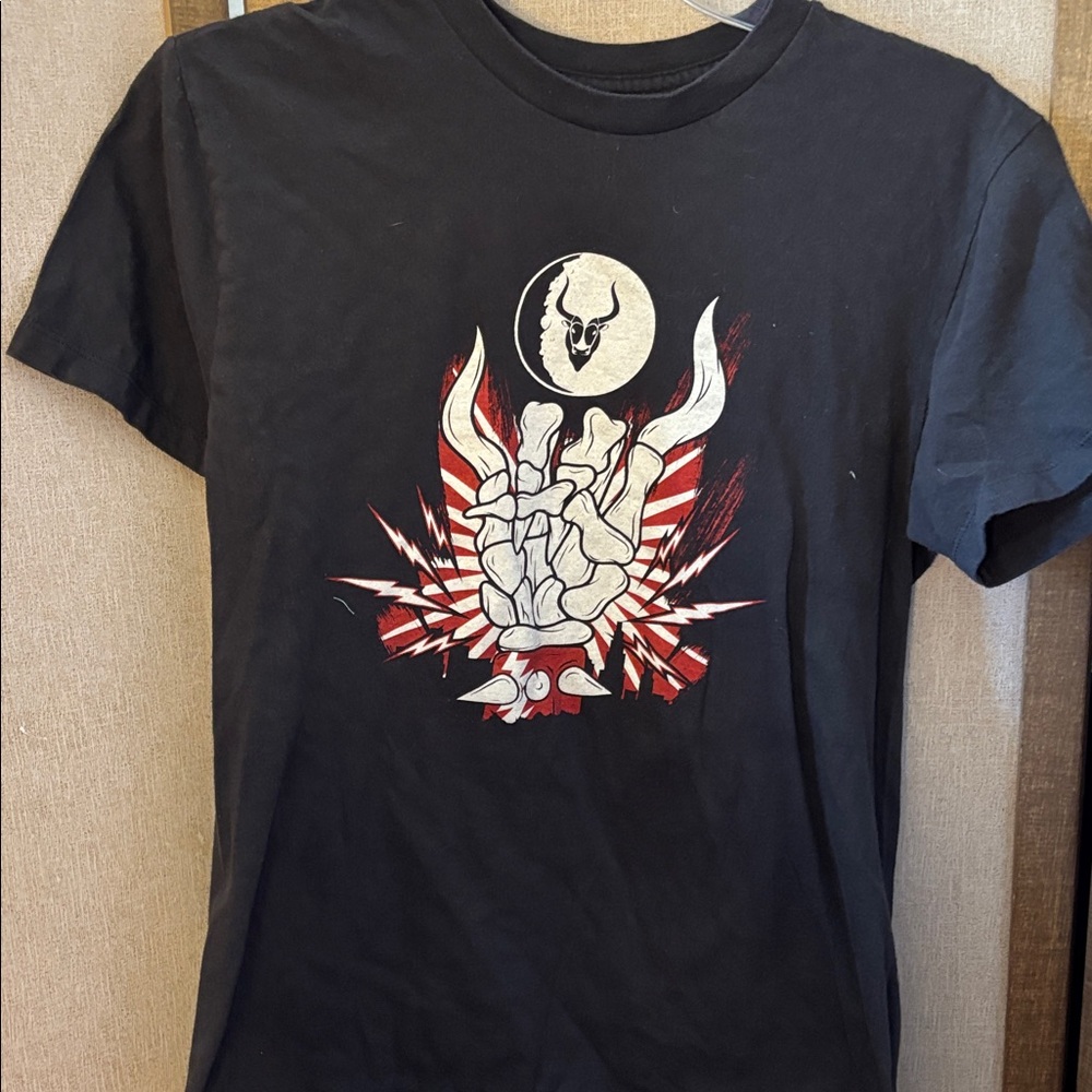 Alstyle superstition meadery
World tour Black Tee with Red and White Graphic sml